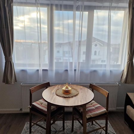 Craitelor Boutique Airport Apartment Отопени Экстерьер фото