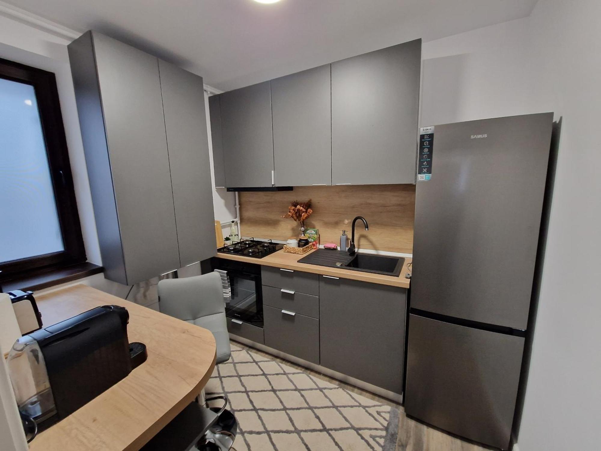 Craitelor Boutique Airport Apartment Отопени Экстерьер фото