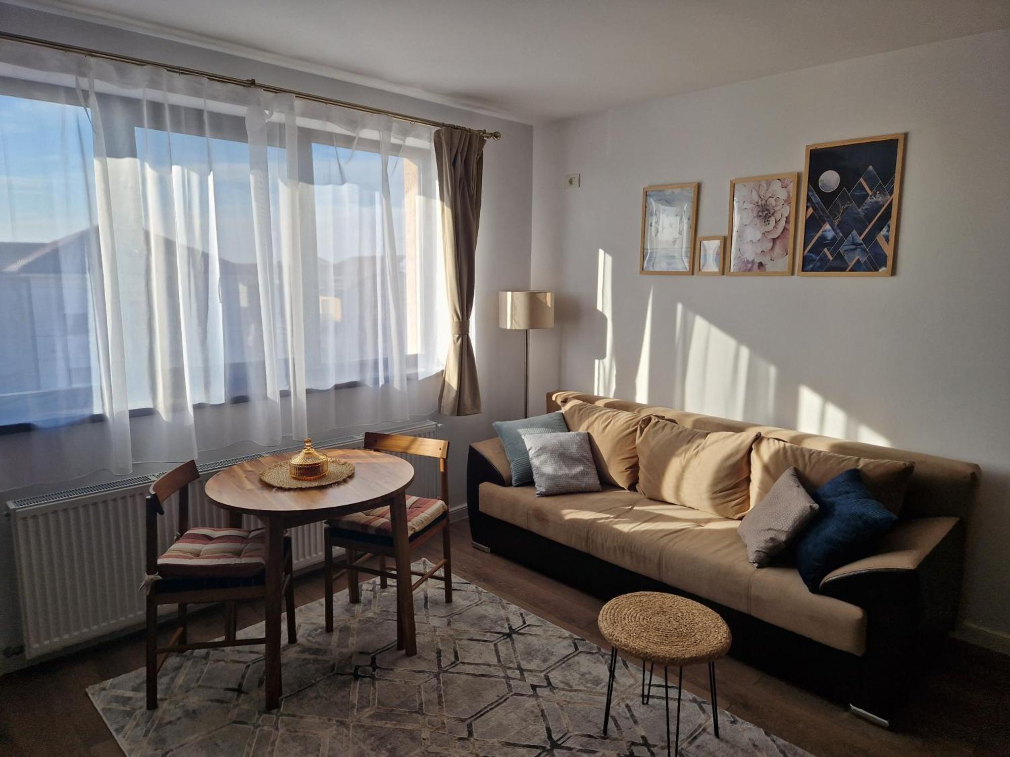 Craitelor Boutique Airport Apartment Отопени Экстерьер фото