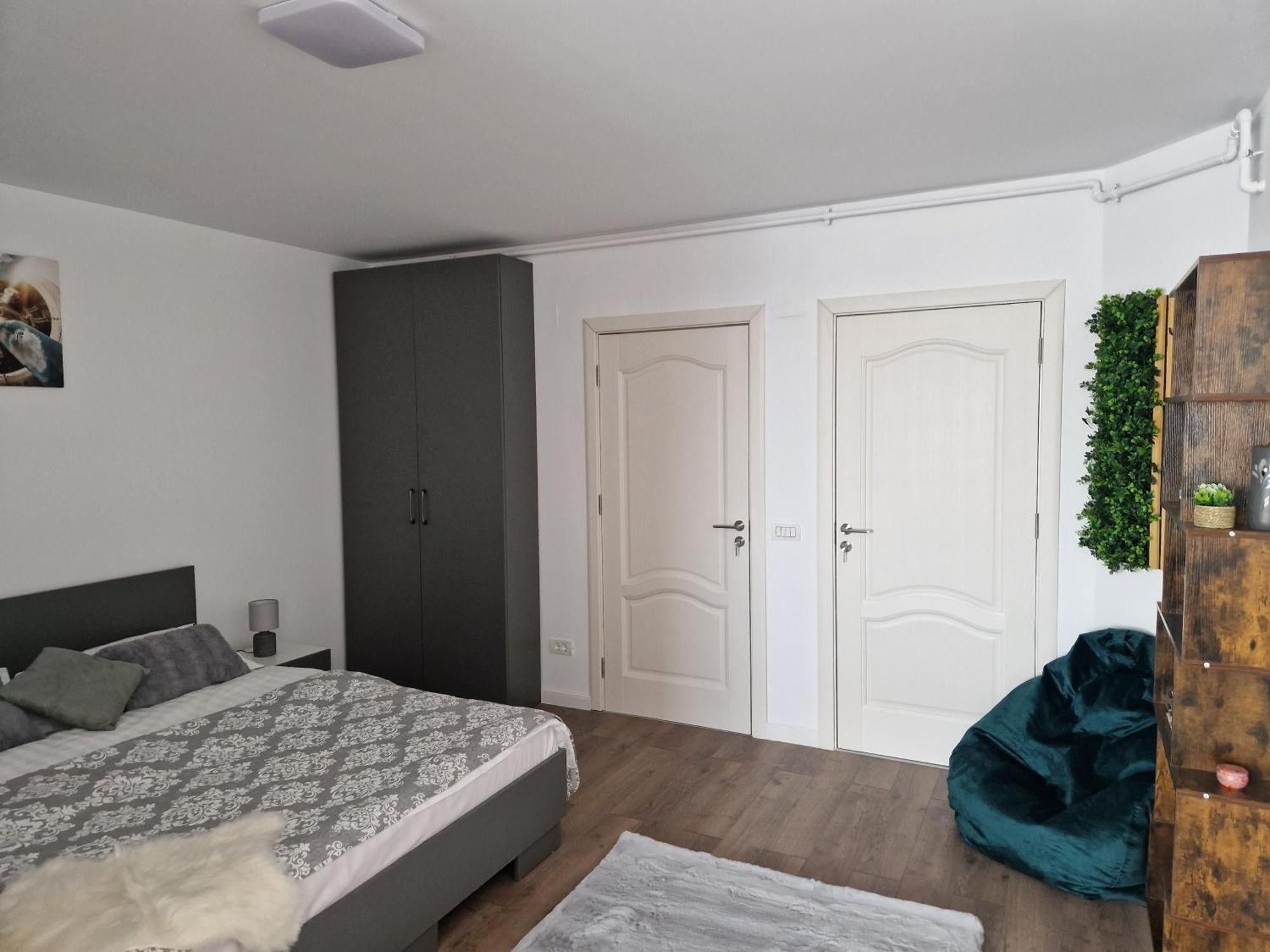 Craitelor Boutique Airport Apartment Отопени Экстерьер фото